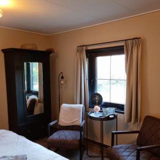 Luxe Gastenkamer Met Living En Keuken Bij Friezen Paarden Stal Pellendijk Westendorp Exterior foto